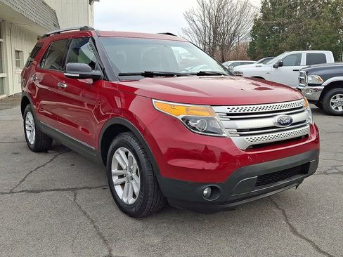 Used 2015 Ford Explorer XLT w/ Equipment Group 202A image 3