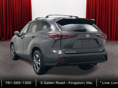 Certified 2024 Toyota Highlander XLE AWD/4WD image 7