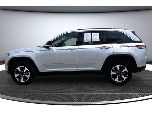 Used 2024 Jeep Grand Cherokee Limited 4xe AWD/4WD image 17