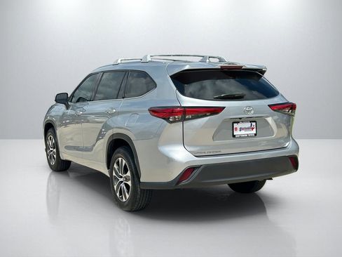 Used 2021 Toyota Highlander XLE FWD image 7