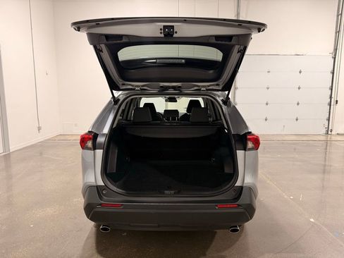 Used 2025 Toyota RAV4 XLE AWD/4WD image 9
