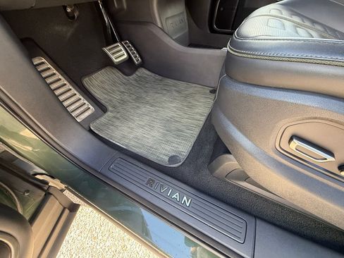 Used 2024 Rivian R1S Adventure AWD/4WD image 11