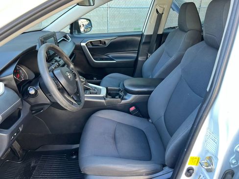 Used 2019 Toyota RAV4 LE image 10