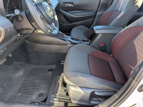 Used 2025 Toyota Corolla SE image 13