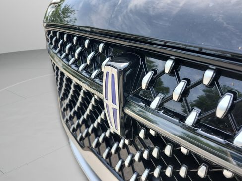 Used 2025 Lincoln Nautilus Premier AWD/4WD image 30
