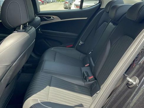 Used 2023 Genesis G70 3.3T AWD/4WD image 14