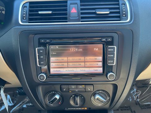 Used 2012 Volkswagen Jetta SE FWD image 16
