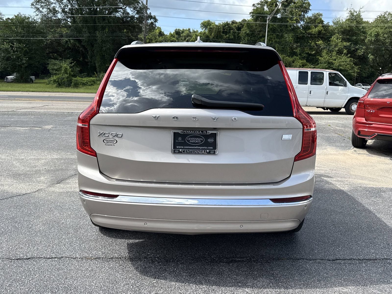 Used 2024 Volvo XC90 T8 Plus w/ Protection Package Premier AWD/4WD image 4
