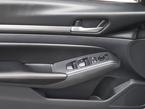 Used 2022 Nissan Altima 2.5 SV FWD image 16