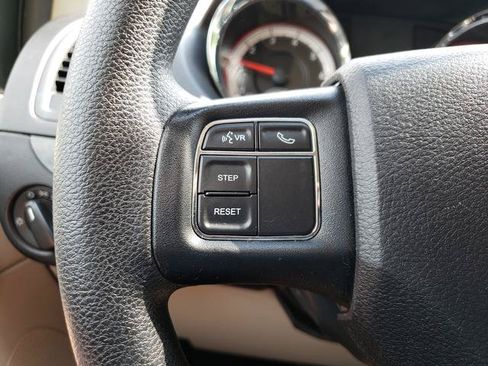 Used 2018 Dodge Grand Caravan SE w/ UConnect Hands-Free Group FWD image 19