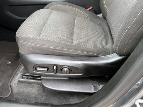 Used 2019 Chevrolet Traverse LT image 17