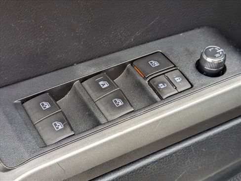 Used 2018 Toyota Tacoma SR5 AWD/4WD image 13