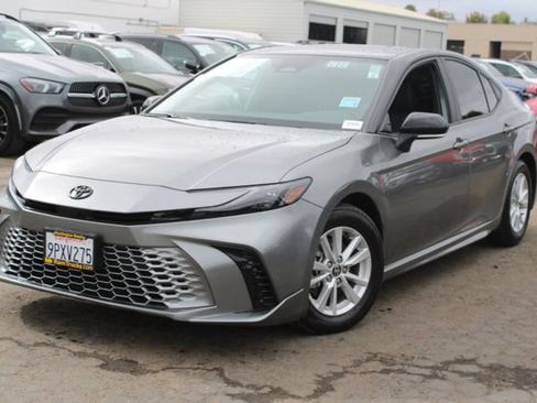 Used 2025 Toyota Camry XSE FWD image 9