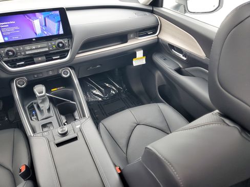 Used 2026 Toyota Grand Highlander Platinum image 15