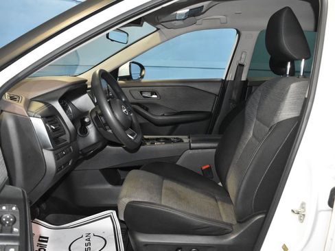 Used 2023 Nissan Rogue SV image 6