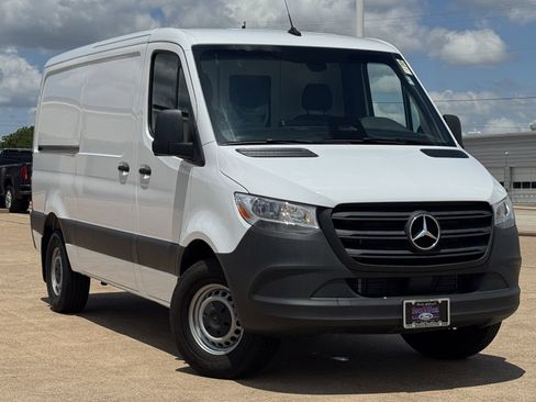 Used 2025 Mercedes-Benz Sprinter 2500 image 2