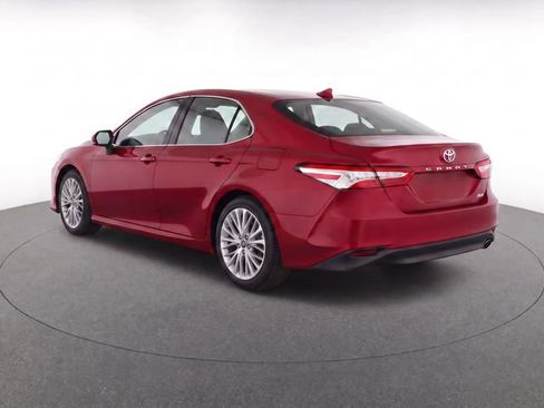 Used 2018 Toyota Camry XLE FWD image 3