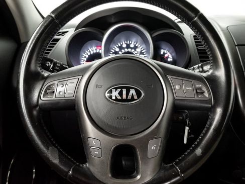 Used 2013 Kia Soul + FWD image 12