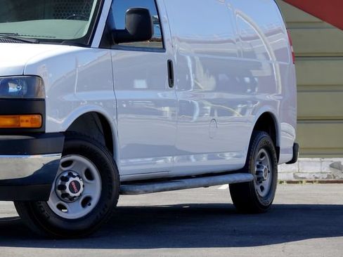 Used 2017 GMC Savana 2500 RWD image 9