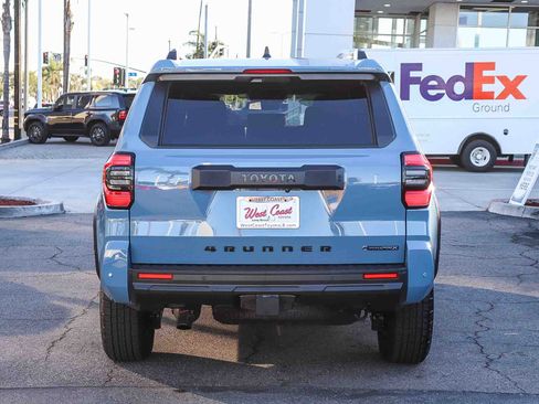 Used 2025 Toyota 4Runner TRD Off-Road image 9