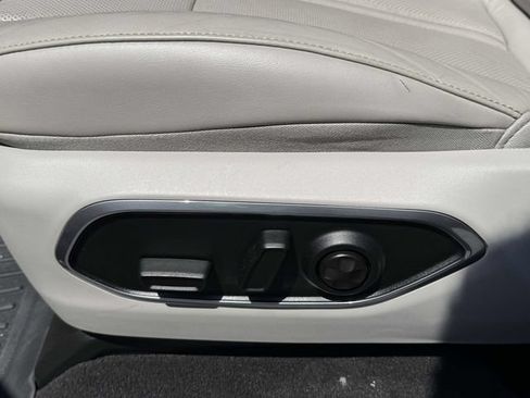 Used 2022 Jeep Wagoneer Series III w/ Flexible Seating Group AWD/4WD image 16