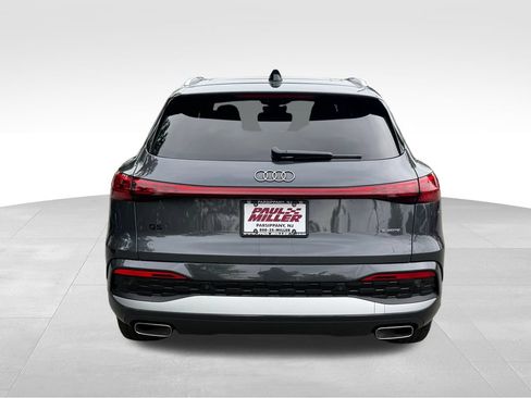 Used 2025 Audi Q5 Premium Plus w/ Premium Plus AWD/4WD image 7