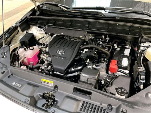 Used 2023 Toyota Highlander XLE image 36