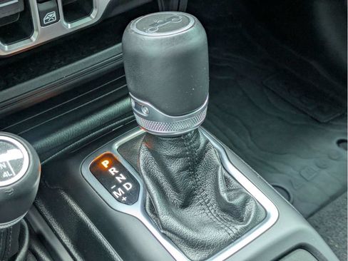 Used 2020 Jeep Wrangler Unlimited Sahara AWD/4WD image 14