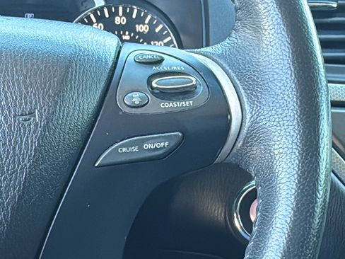 Used 2018 Nissan Pathfinder SL image 23