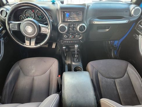 Used 2015 Jeep Wrangler Unlimited Sahara AWD/4WD image 29