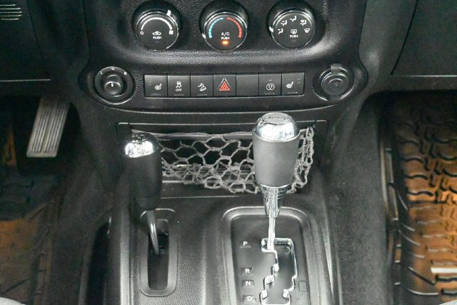 Used 2015 Jeep Wrangler Unlimited Sahara AWD/4WD image 21