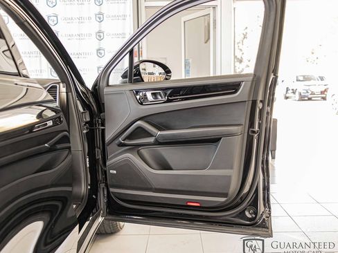 Used 2019 Porsche Cayenne S image 44