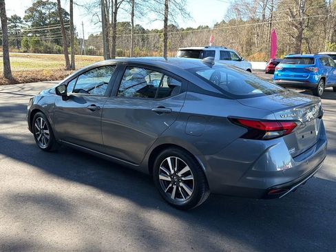Used 2021 Nissan Versa SV image 6