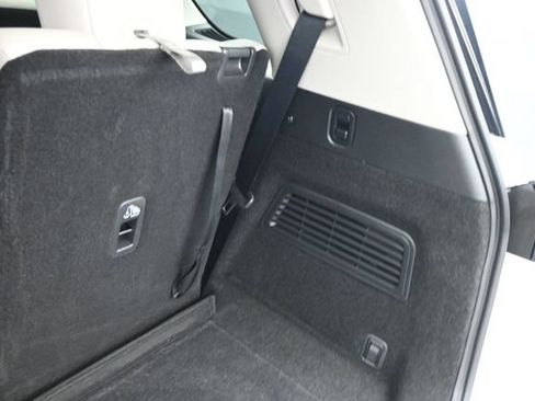 Used 2025 Nissan Pathfinder SL FWD image 23