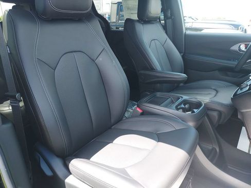 New 2027 Chrysler Pacifica LX FWD image 30