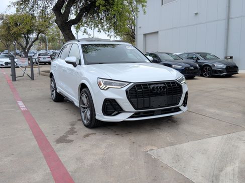 Used 2022 Audi Q3 2.0T Premium Plus w/ Premium Plus Package image 2