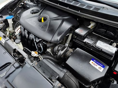 Used 2016 Hyundai Elantra SE FWD image 6