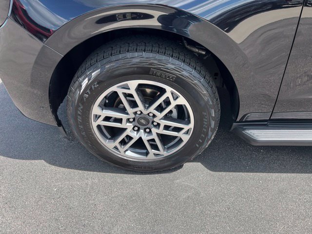 Used 2025 Ford Expedition Max Active AWD/4WD image 9