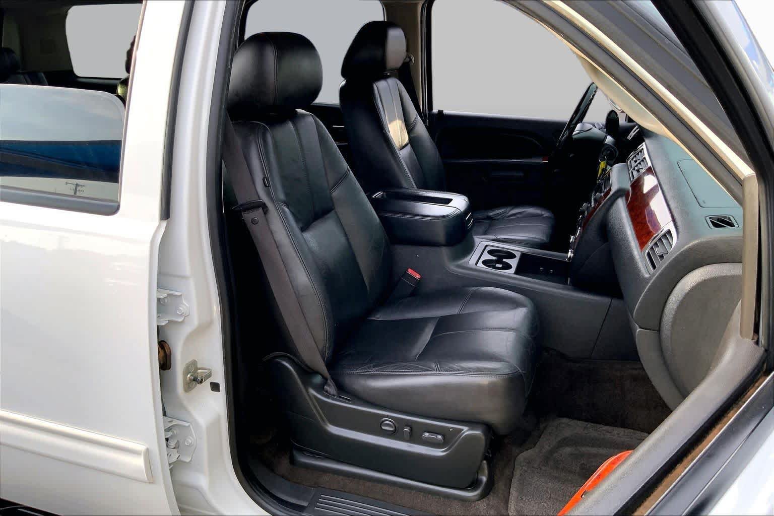 Used 2010 Chevrolet Tahoe LT w/ Luxury Package RWD image 8