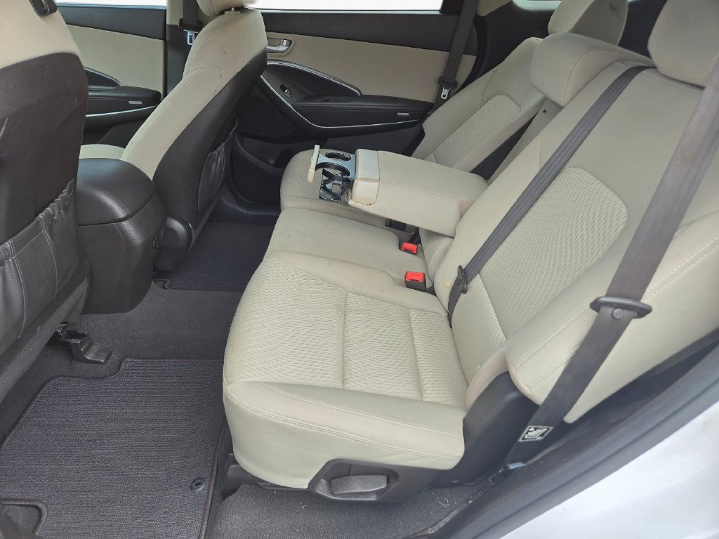 Used 2017 Hyundai Santa Fe SE FWD image 16