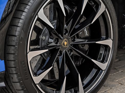 Used 2023 Lamborghini Urus S AWD/4WD image 8