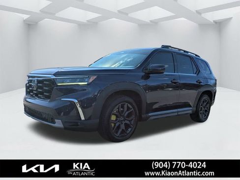 Used 2023 Honda Pilot Touring image 7