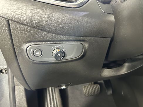 Used 2021 Chevrolet Equinox LS AWD/4WD image 14