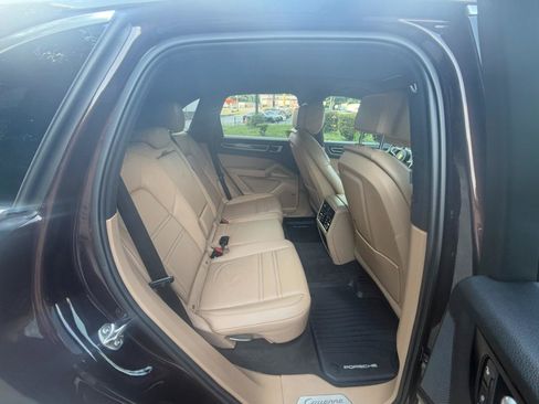 Used 2019 Porsche Cayenne AWD/4WD image 25