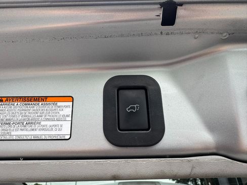 Used 2018 Toyota Sienna SE Premium w/ Carpet Mat Package FWD image 36