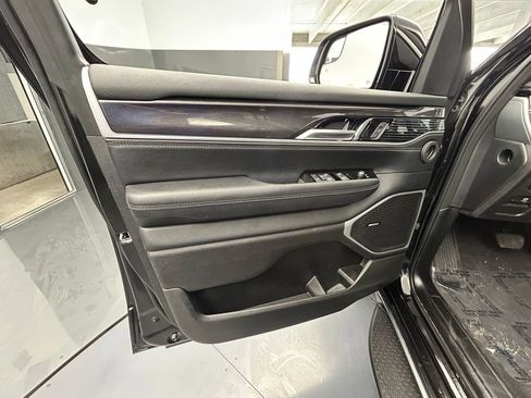 Used 2023 Jeep Wagoneer 4WD image 15