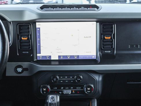 Used 2023 Ford Bronco Badlands image 14