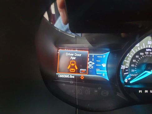 Used 2018 Ford Edge Titanium w/ Equipment Group 302A AWD/4WD image 15