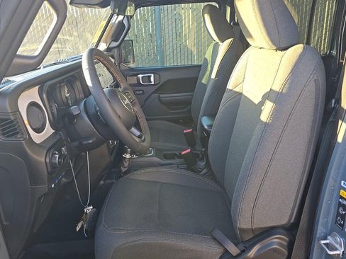 Used 2024 Jeep Wrangler Unlimited w/ Convenience Group AWD/4WD image 7