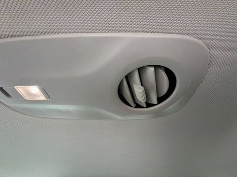 Used 2023 Chrysler Pacifica Touring-L FWD image 25